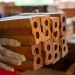 Кирпич в строительстве: советы по выбору и использованию